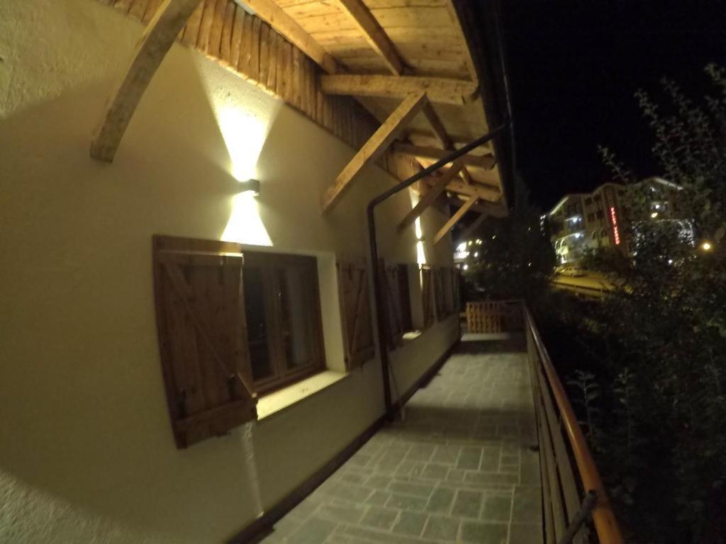 拉斯阿维拉纳斯小木屋酒店 阿林萨尔 外观 照片